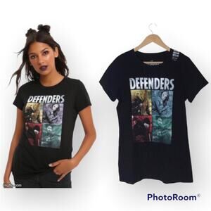 3/$20 Marvel Defenders NWT Junior Medium Black 100% Cotton Boxes Graphic T-Shirt